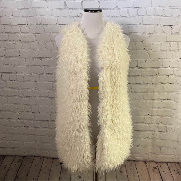 Fuzzy Cream Color Vest - Picture 1 of 11